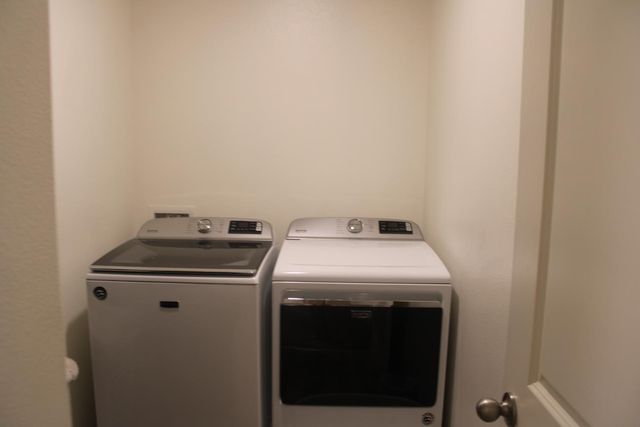 5586 E Saginaw Way, Fresno, CA 93722