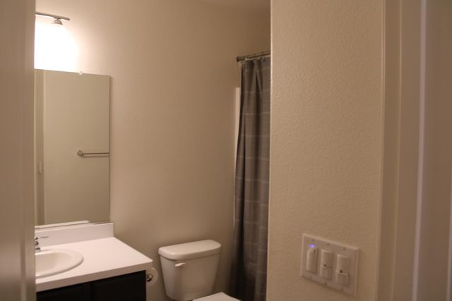 5586 E Saginaw Way, Fresno, CA 93722