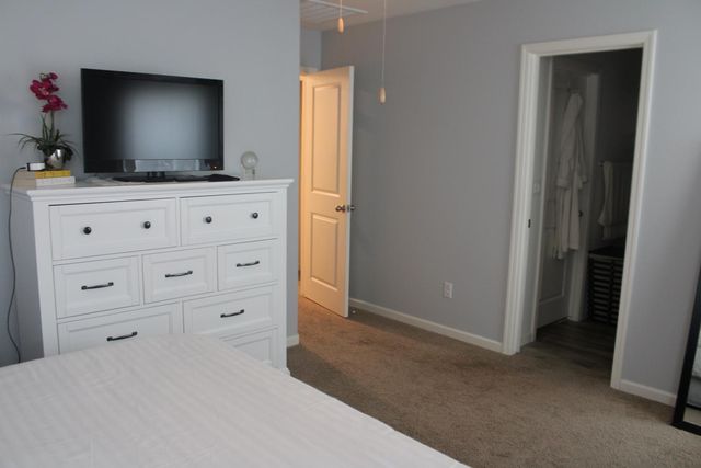 5586 E Saginaw Way, Fresno, CA 93722