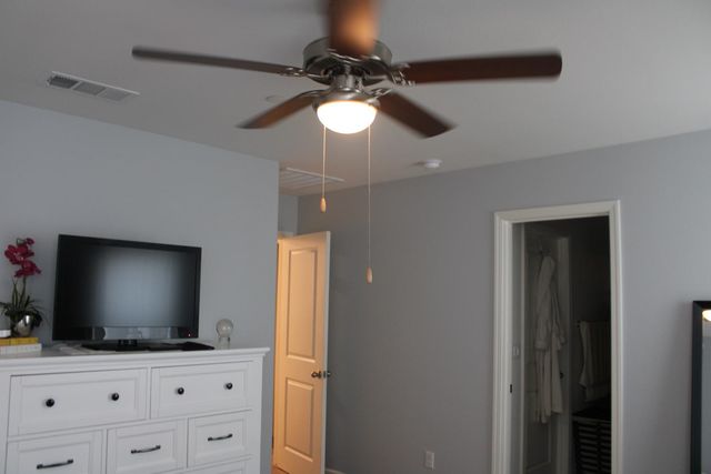 5586 E Saginaw Way, Fresno, CA 93722