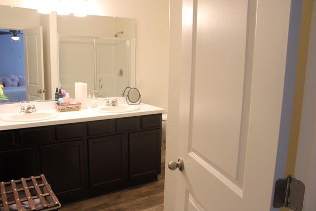 5586 E Saginaw Way, Fresno, CA 93722