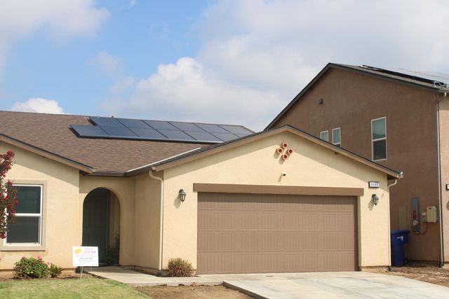 5586 E Saginaw Way, Fresno, CA 93722