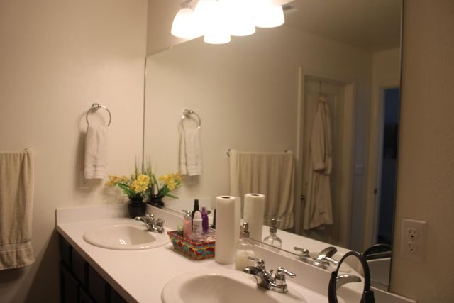 5586 E Saginaw Way, Fresno, CA 93722