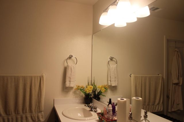 5586 E Saginaw Way, Fresno, CA 93722