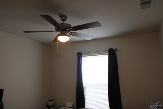 5586 E Saginaw Way, Fresno, CA 93722