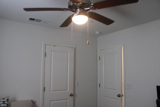 5586 E Saginaw Way, Fresno, CA 93722