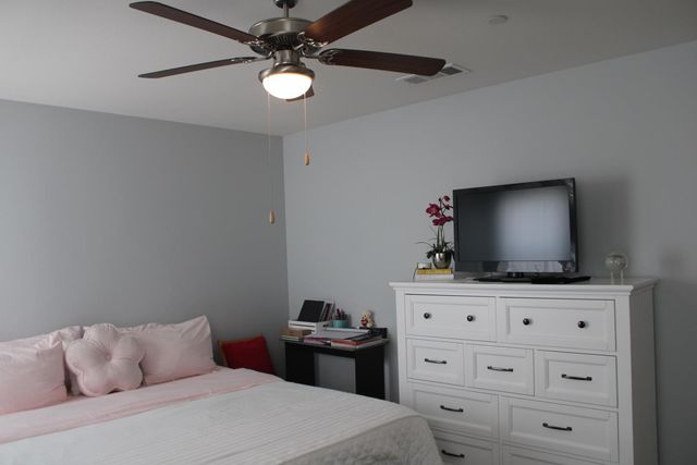 5586 E Saginaw Way, Fresno, CA 93722