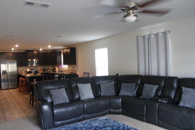 5586 E Saginaw Way, Fresno, CA 93722