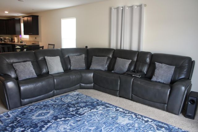 5586 E Saginaw Way, Fresno, CA 93722