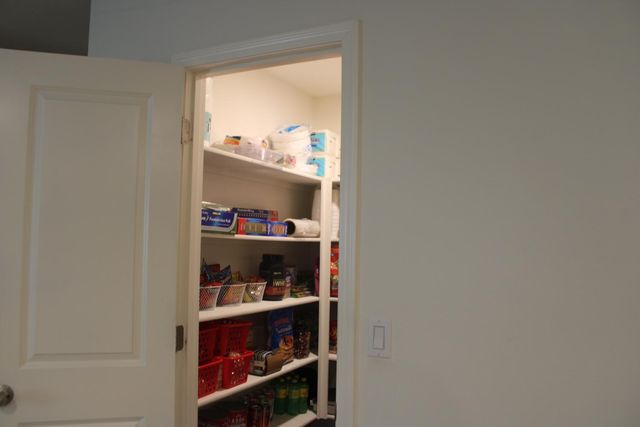 5586 E Saginaw Way, Fresno, CA 93722