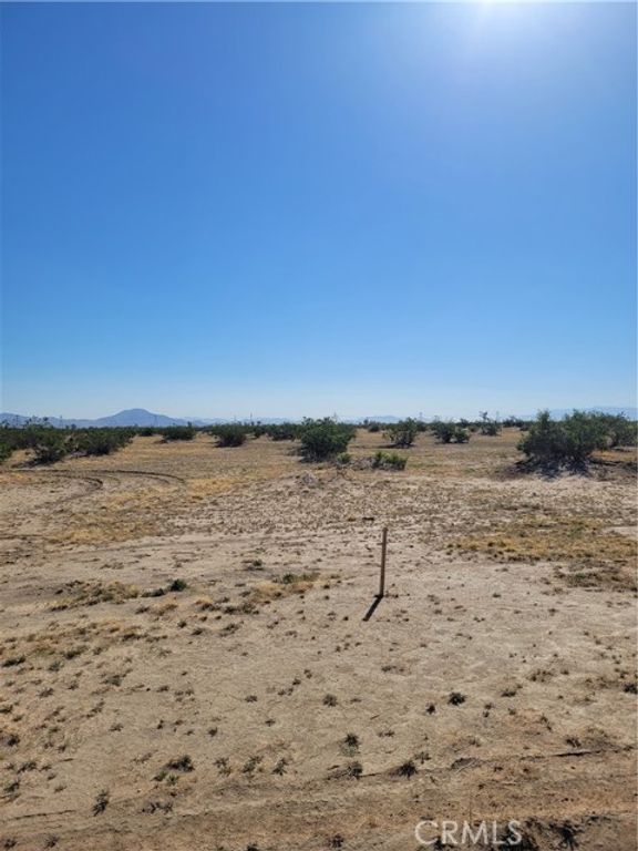 800 Vinton Road, Adelanto, CA 92301