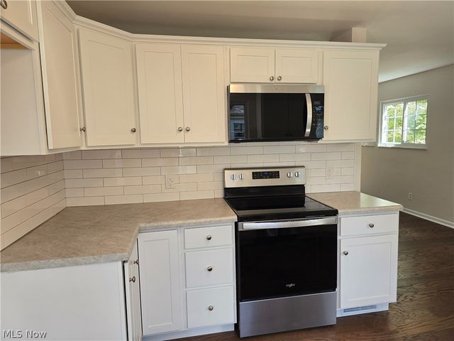 1800 Liberty Drive, Akron, OH 44313