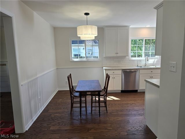 1800 Liberty Drive, Akron, OH 44313