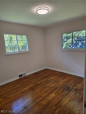 1800 Liberty Drive, Akron, OH 44313