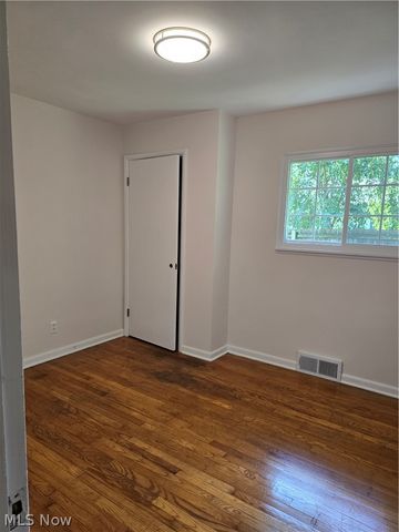 1800 Liberty Drive, Akron, OH 44313