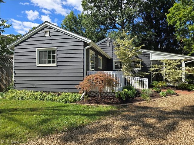 1800 Liberty Drive, Akron, OH 44313
