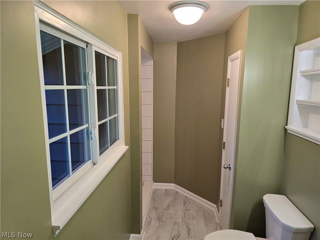 1800 Liberty Drive, Akron, OH 44313