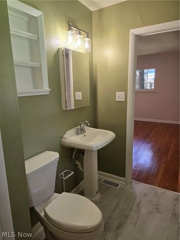 1800 Liberty Drive, Akron, OH 44313