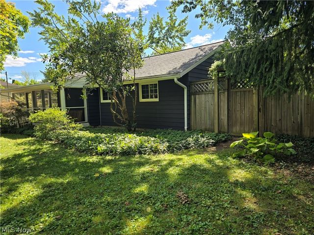 1800 Liberty Drive, Akron, OH 44313