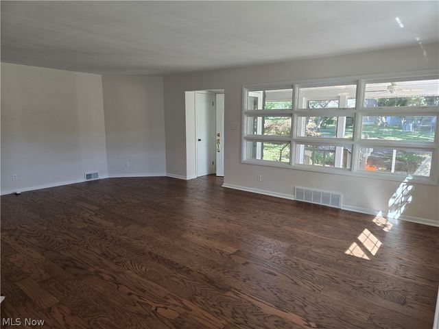 1800 Liberty Drive, Akron, OH 44313