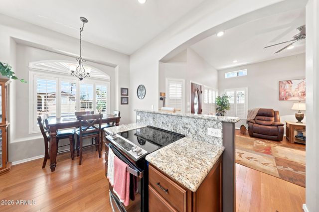 629 NAVAJO --, Mesa, AZ 85205