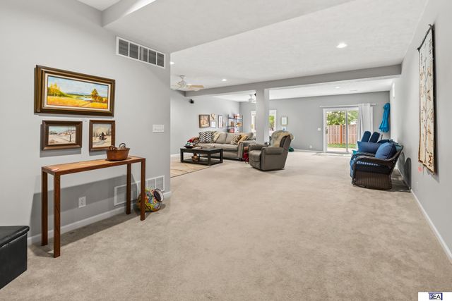 619 S 186th Street, Omaha, NE 68022