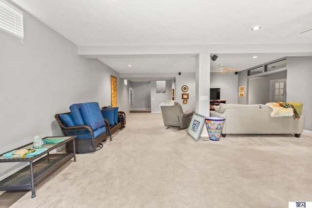 619 S 186th Street, Omaha, NE 68022