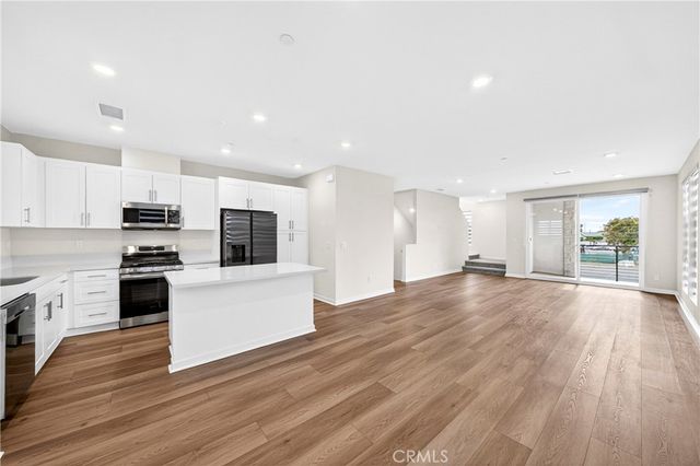 2961 W Lincoln 6, Anaheim, CA 92801