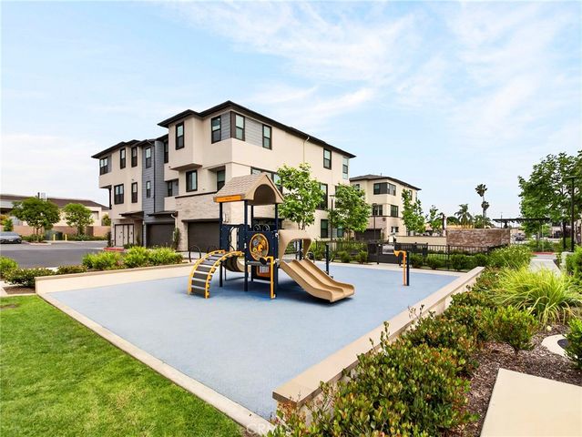 2961 W Lincoln 6, Anaheim, CA 92801