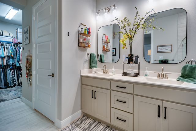 2063 Spotted Fawn Drive, Arlington, TX 76005