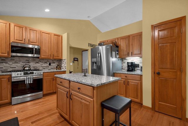 26 Bluegrass Drive SW, Pataskala, OH 43062