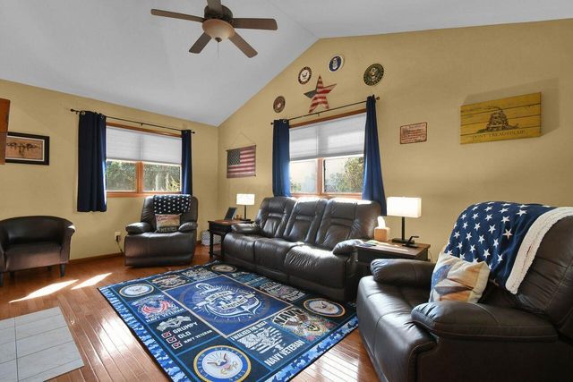 26 Bluegrass Drive SW, Pataskala, OH 43062