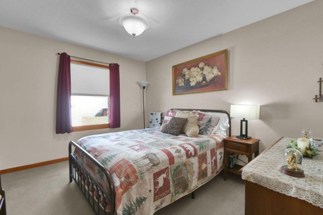 26 Bluegrass Drive SW, Pataskala, OH 43062