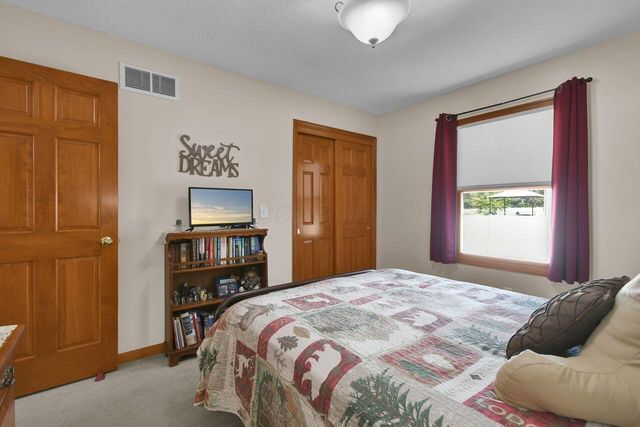 26 Bluegrass Drive SW, Pataskala, OH 43062