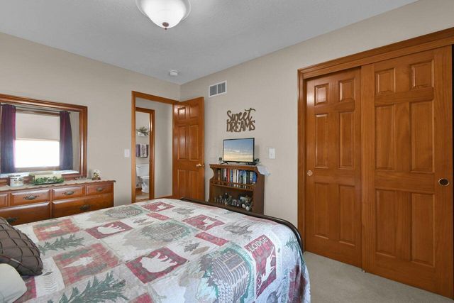 26 Bluegrass Drive SW, Pataskala, OH 43062