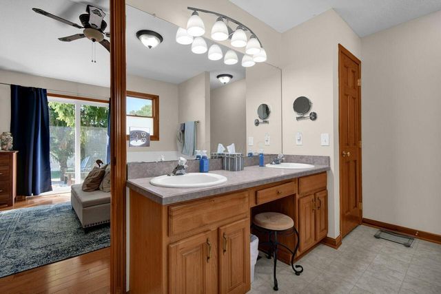 26 Bluegrass Drive SW, Pataskala, OH 43062