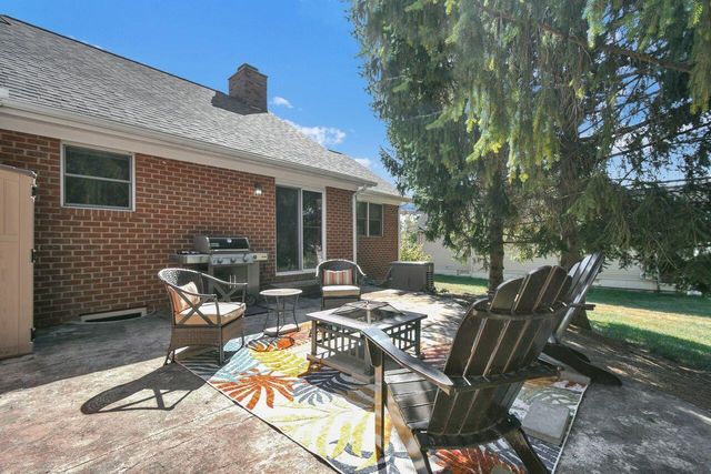 26 Bluegrass Drive SW, Pataskala, OH 43062