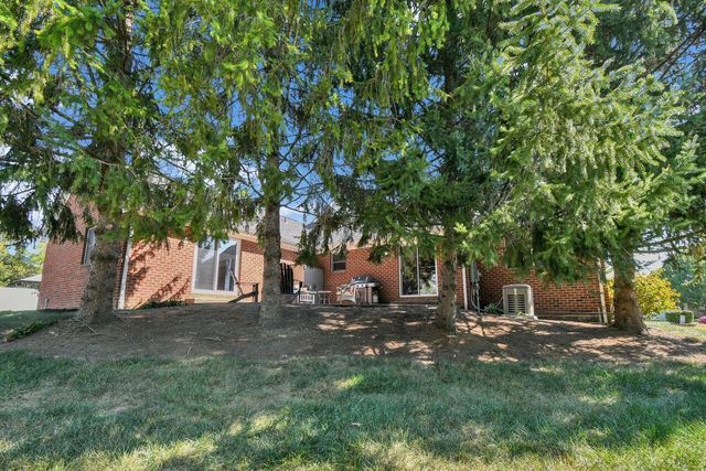 26 Bluegrass Drive SW, Pataskala, OH 43062