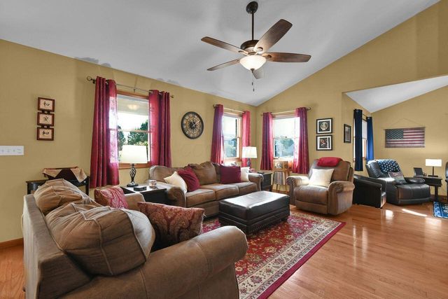 26 Bluegrass Drive SW, Pataskala, OH 43062