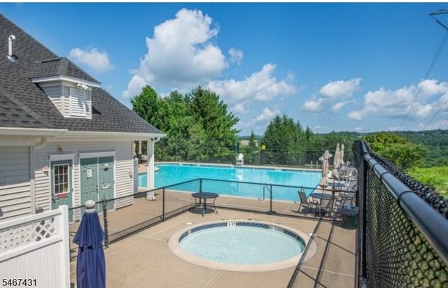 86 Sowers Dr, Mount Olive Twp., NJ 07840