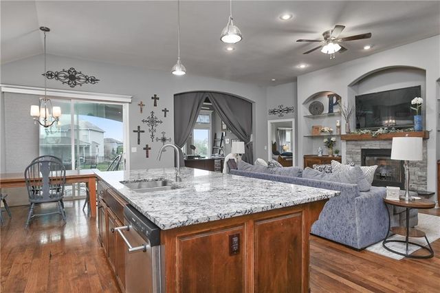 15941 W 163rd Terrace, Olathe, KS 66062