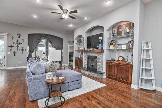 15941 W 163rd Terrace, Olathe, KS 66062