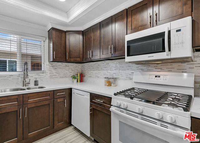 11930 Avon Way 207, Los Angeles, CA 90066