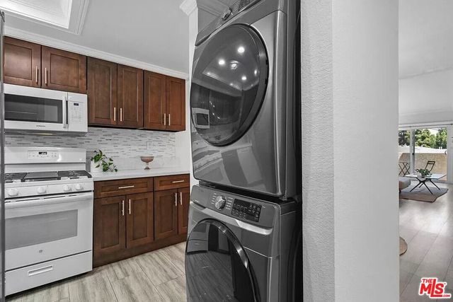 11930 Avon Way 207, Los Angeles, CA 90066