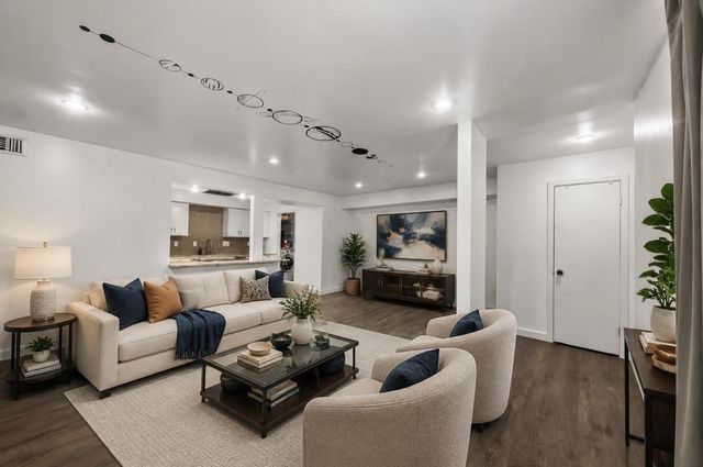 351 N Post Oak Lane 601, Houston, TX 77024