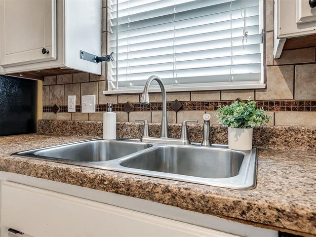 10425 Dover Drive, Yukon, OK 73099
