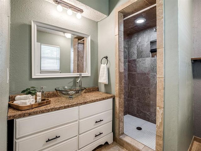 10425 Dover Drive, Yukon, OK 73099