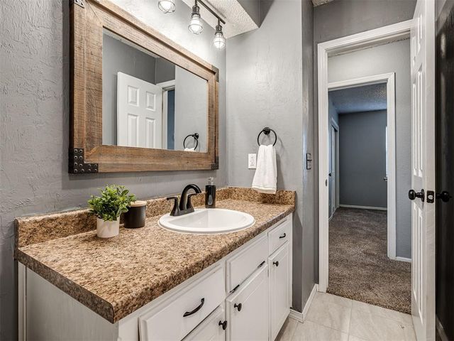10425 Dover Drive, Yukon, OK 73099