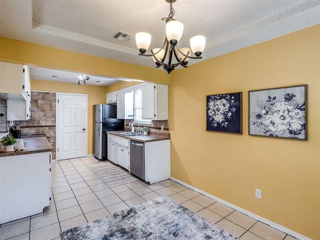 10425 Dover Drive, Yukon, OK 73099