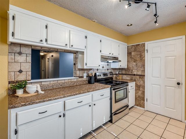 10425 Dover Drive, Yukon, OK 73099